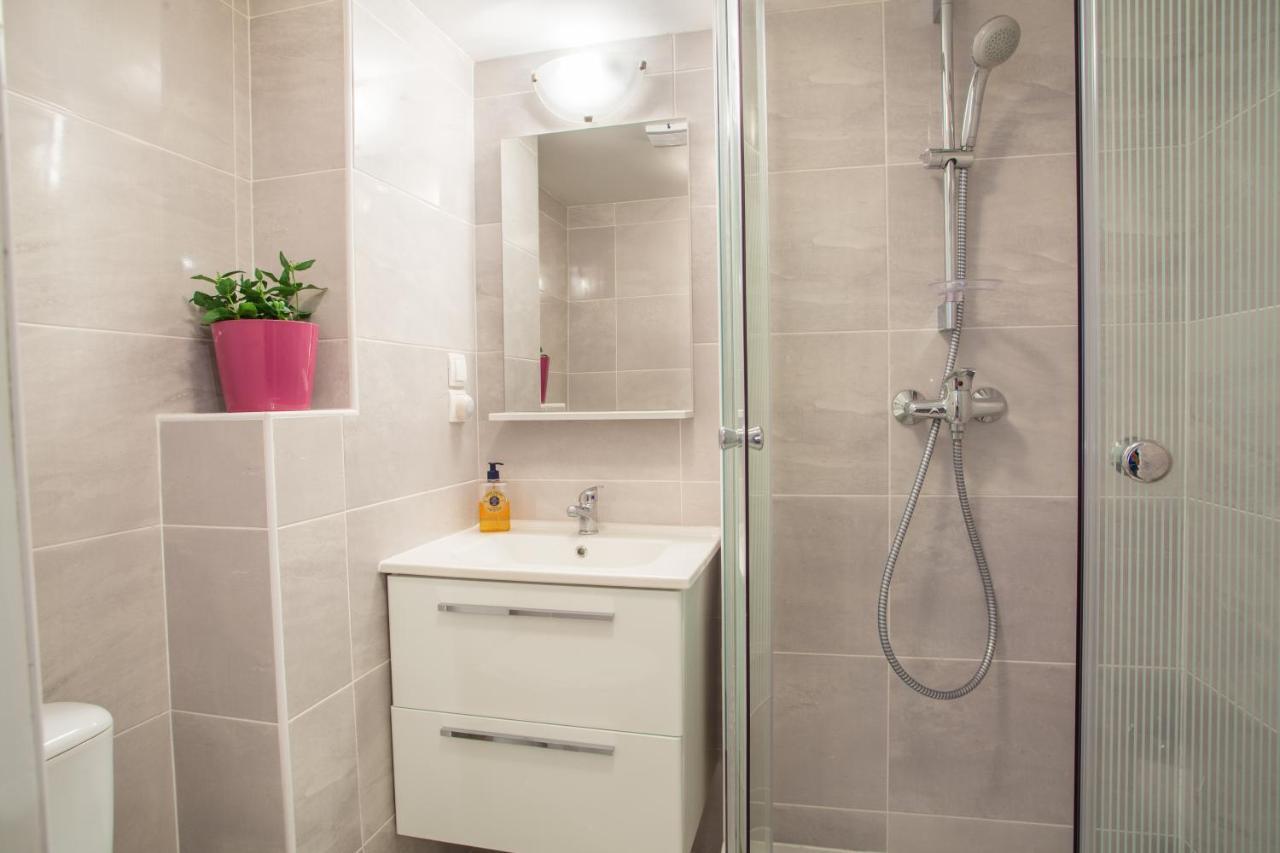 Honey Art Apartment Cres Bagian luar foto