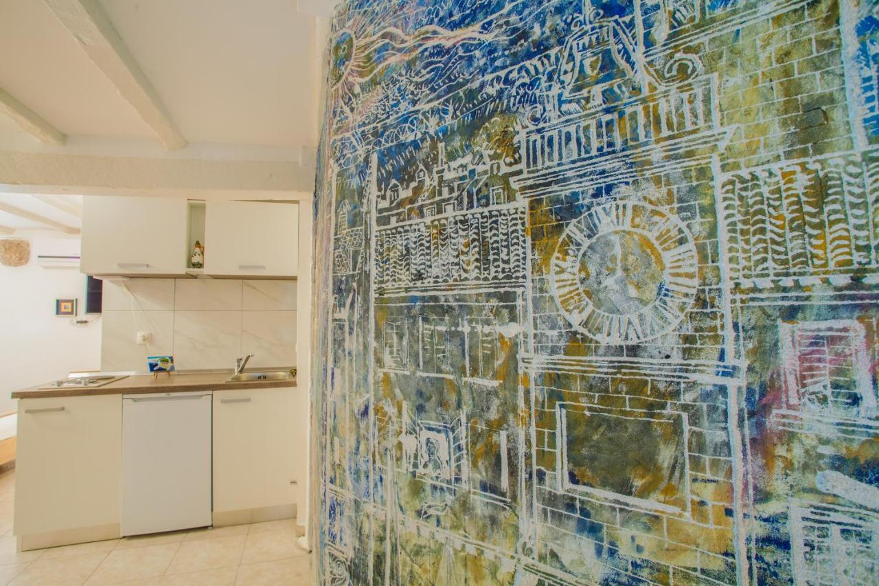 Honey Art Apartment Cres Bagian luar foto