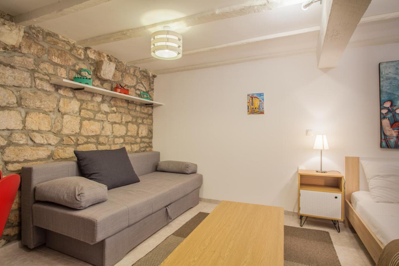 Honey Art Apartment Cres Bagian luar foto